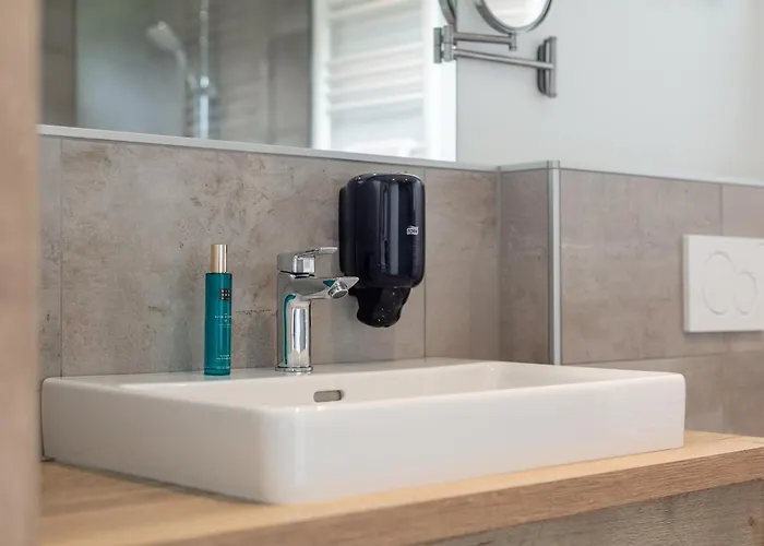 Apart33 2-12a Apartment *